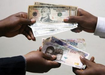 Naira gains at official market, trades at N1,421/$