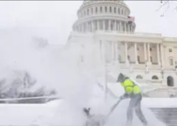 Deadly storm hits US from Texas to New England, leaving 800,000 without power