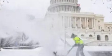 Deadly storm hits US from Texas to New England, leaving 800,000 without power