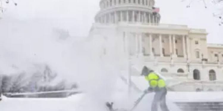 Deadly storm hits US from Texas to New England, leaving 800,000 without power