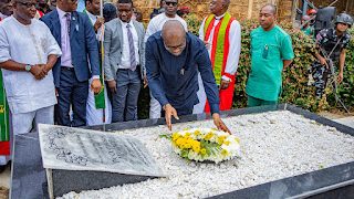Makinde Remembers Late Father as Candid Adviser at 14th Memorial Service